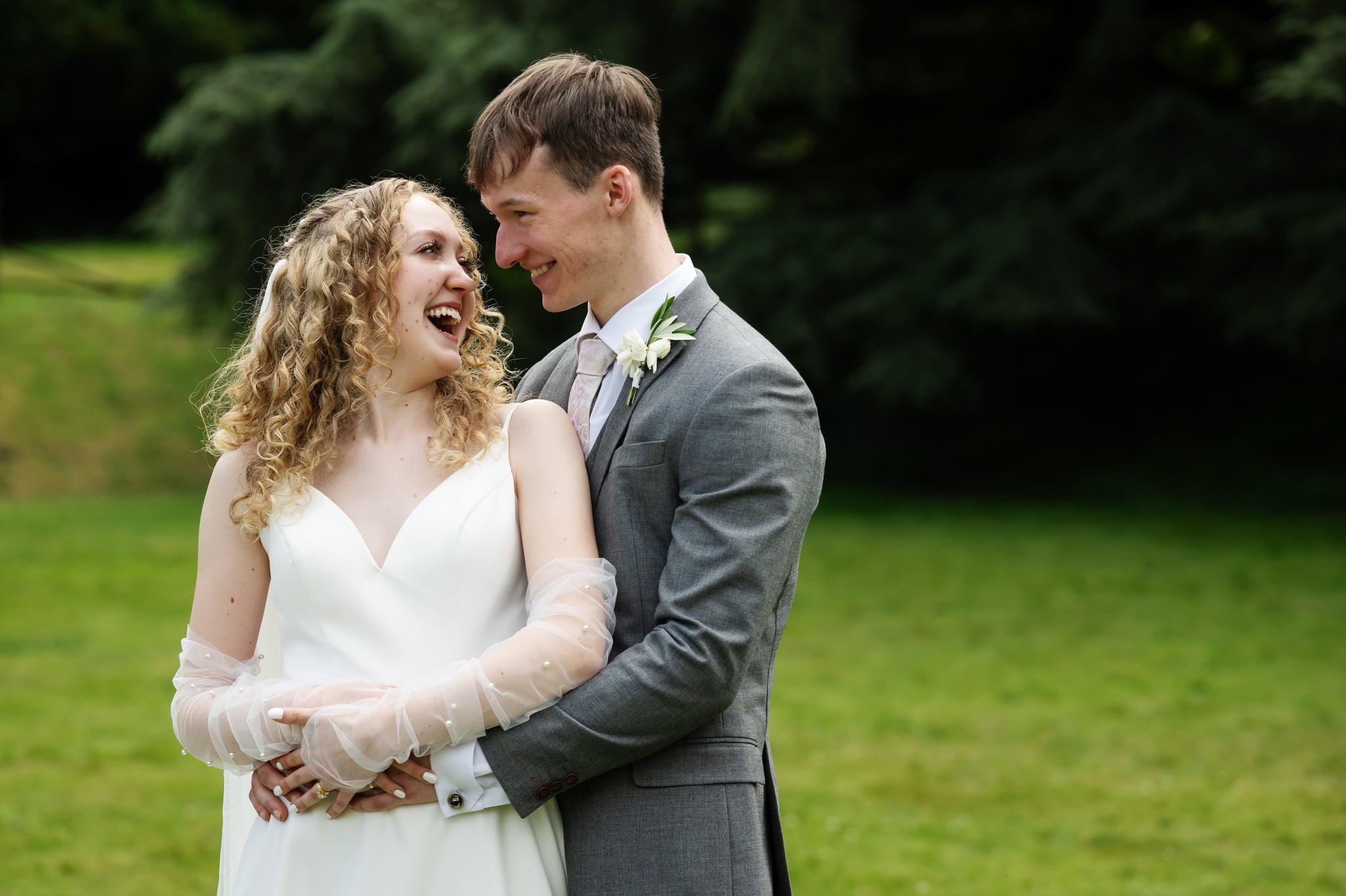 An outdoor couple portrait at Pendley Manor