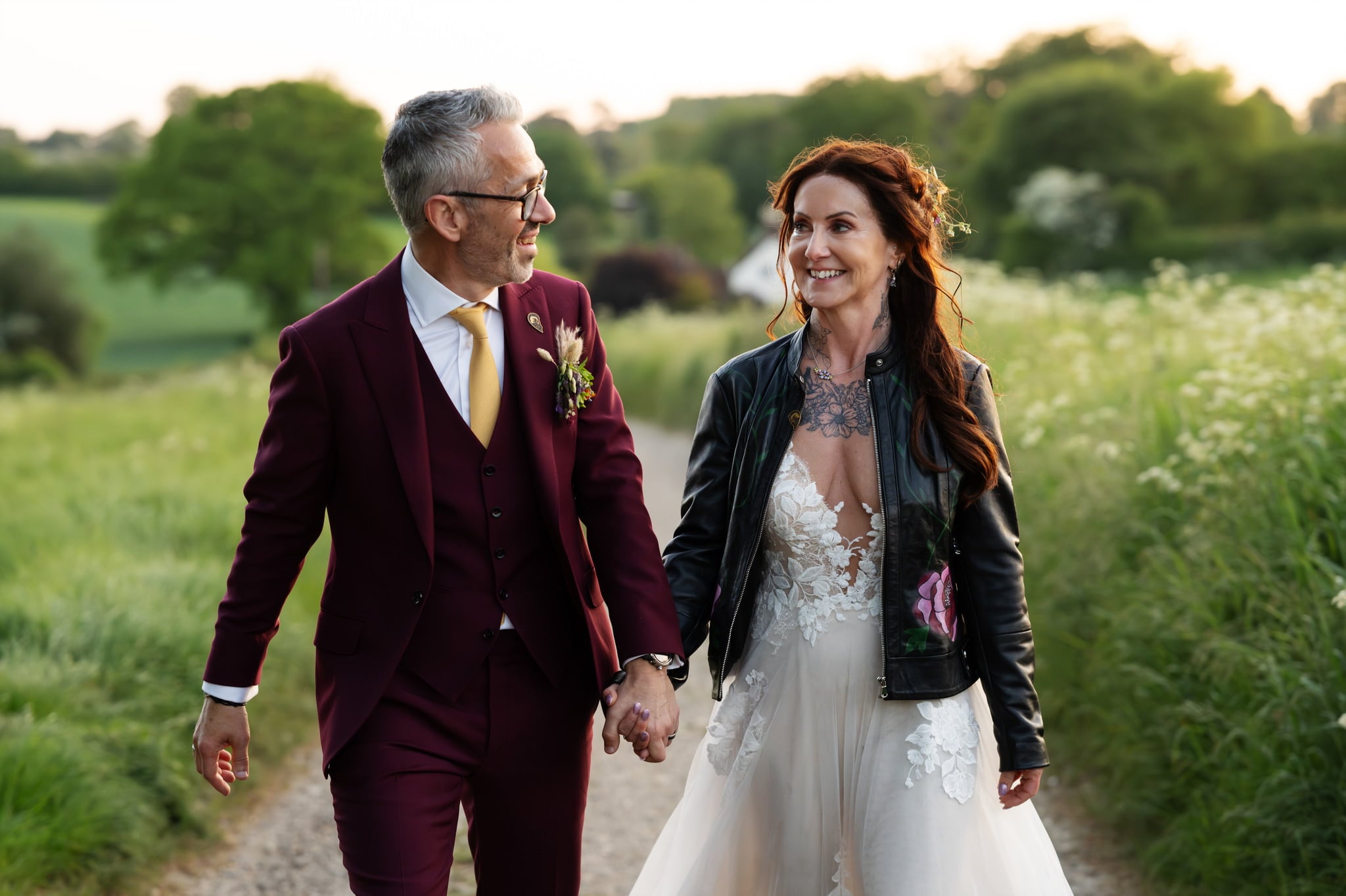 A relaxed couple portrait at Woodland Weddings